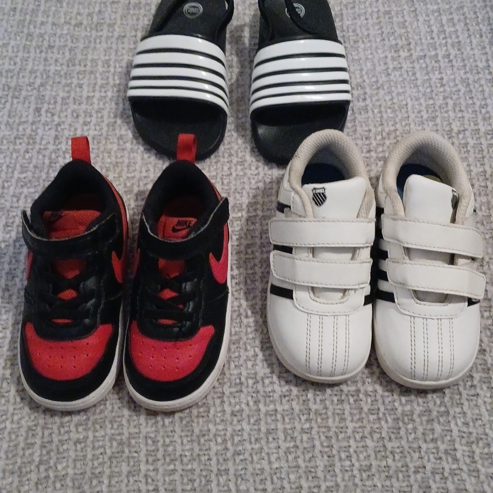 Nike Kids Red and Black Sneakers